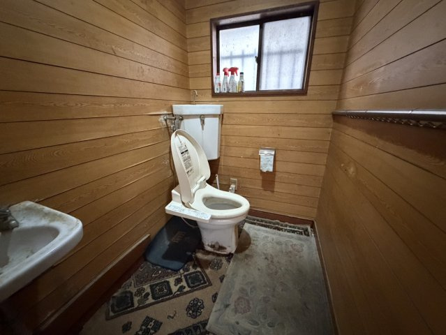 店舗・倉庫付き♪上高根沢中古戸建のトイレ|シンプルで使いやすいトイレです
