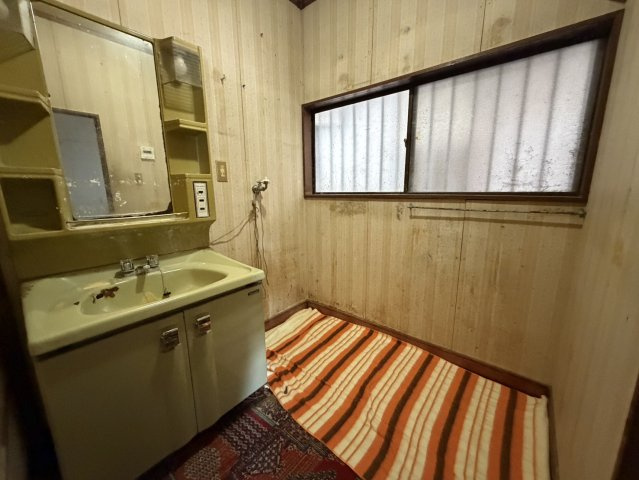 店舗・倉庫付き♪上高根沢中古戸建の洗面所|広い洗面スペース