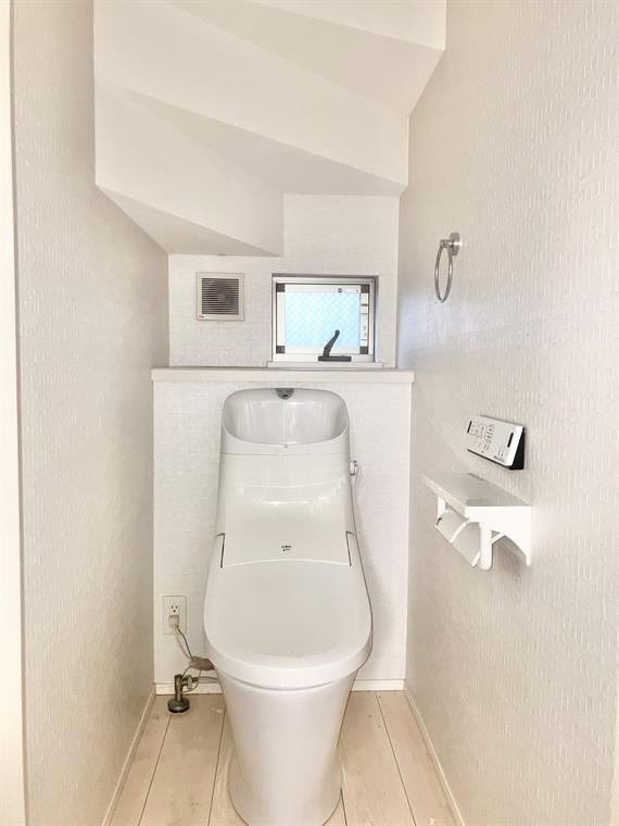 和泉戸建のトイレ