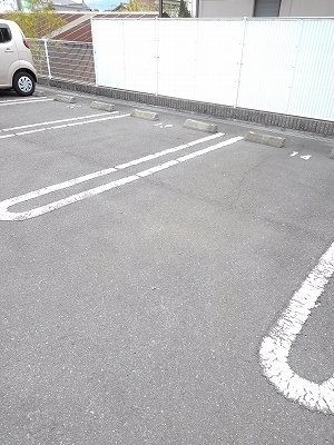 アルカンシェルＢの駐車場|駐車場に車を止められます