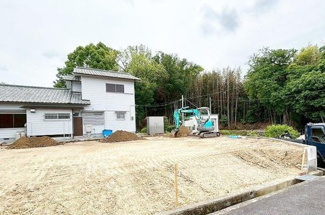【外観】 | 現地外観写真】（1号地）
◆南海泉北線「泉ヶ丘」駅までバス11分♪
◆スーパーなどの買い物施設や、学校など、周辺環境が充実しております♪