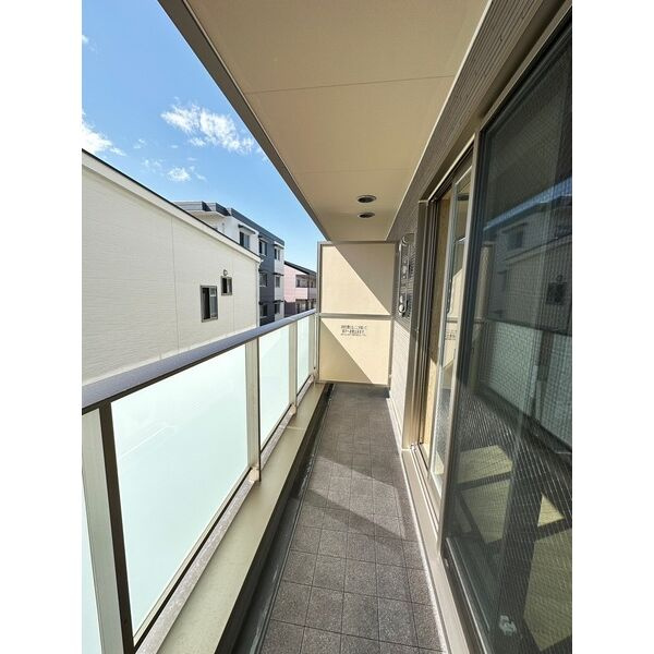 プルミエールK　岡崎市福岡町のバルコニー
