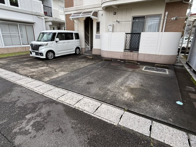 リバープレインの駐車場