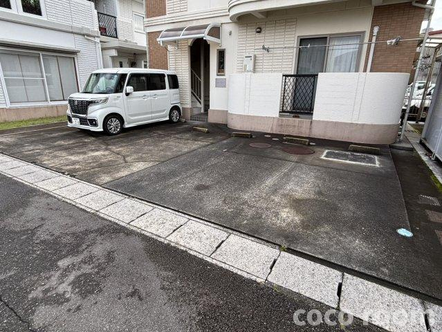 リバープレインの駐車場