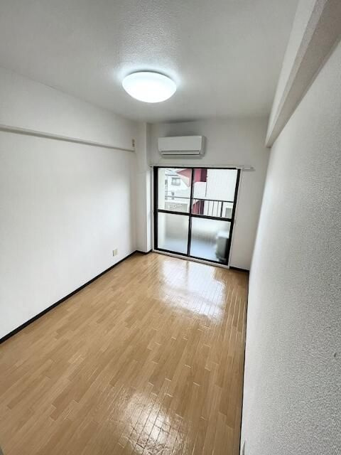 厚木市旭町３丁目の賃貸マンションの居間・リビング