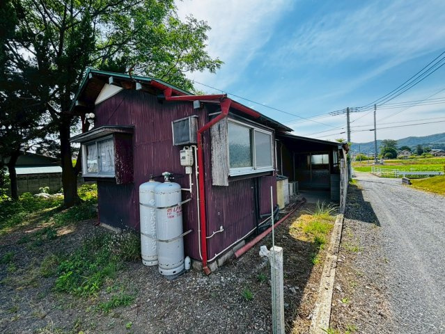 佐野市赤見町　中古物件の前面道路含む現地写真