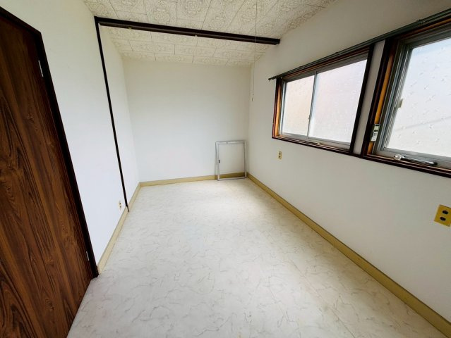 佐野市赤見町　中古物件の洋室|プレハブ内