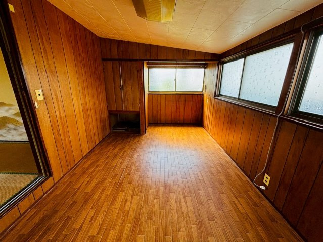 佐野市赤見町　中古物件の洋室
