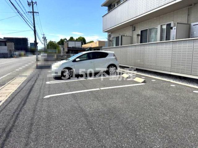 カメリア・ウサの駐車場
