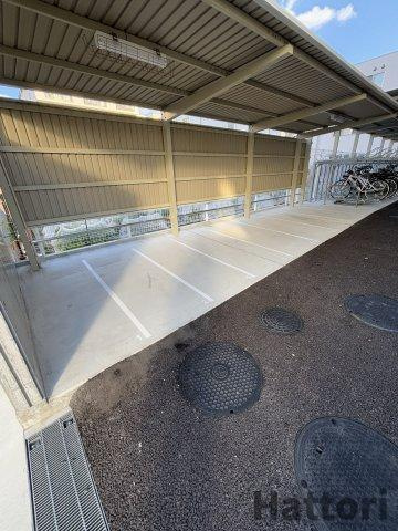 TOPAZ江坂の駐車場