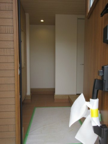 【仲介手数料無料】新築戸建　深谷市東方町2-4-5（全1棟）の玄関