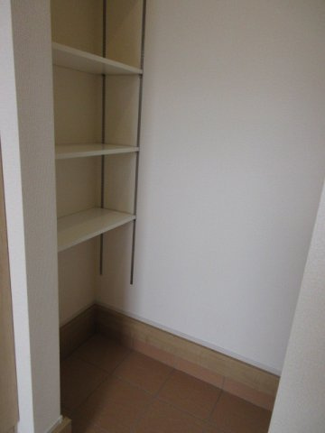 【仲介手数料無料】新築戸建　深谷市東方町2-4-5（全1棟）の玄関