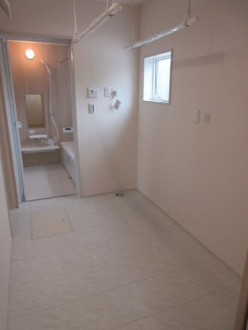 【仲介手数料無料】新築戸建　深谷市東方町2-4-5（全1棟）の脱衣所