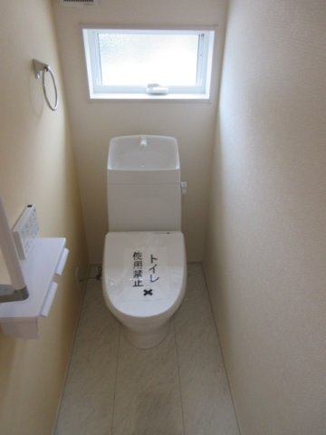 【仲介手数料無料】新築戸建　深谷市東方町2-4-5（全1棟）のトイレ