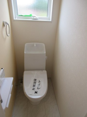 【仲介手数料無料】新築戸建　深谷市東方町2-4-5（全1棟）のトイレ
