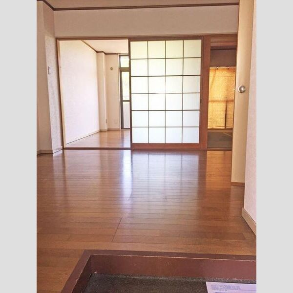 レビュート徳重の居間・リビング