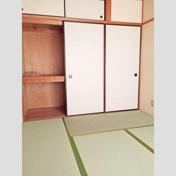 レビュート徳重の和室