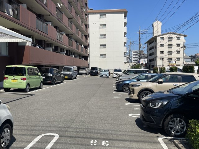 スカイハイツ宇品の駐車場|敷地内駐車場
