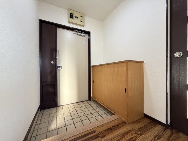 東浦マンションの玄関