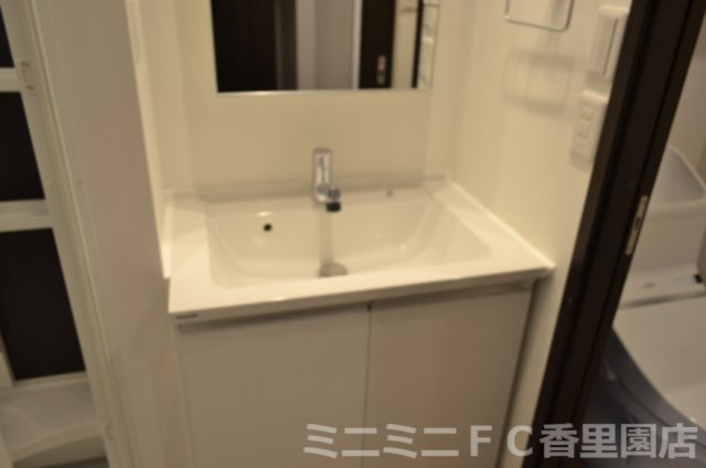 ルシアコートＭＩＴＳＵＹＡの独立洗面台|シャンプードレッサー