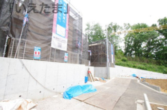 【前面道路含む現地写真】 | 【仲介手数料無料！！】町田市薬師台1丁目　新築戸建て（全13棟）7号棟　3980万円
