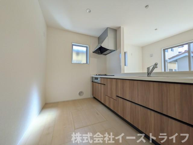 【新築戸建】　いわき市平赤井2期　長期優良住宅　全1棟のキッチン|同社施工写真　対面キッチンを選ぶ方の多くが、家族とのコミュニケーションを重視して選ばれます。特に小さなお子さんを持つご家庭では、調理中もお子さんの様子をみられるということは大きな安心に繋がります！