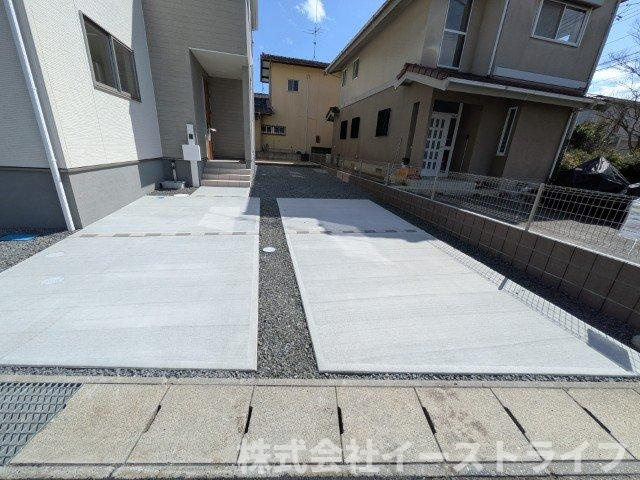 【新築戸建】　いわき市平赤井2期　長期優良住宅　全1棟の駐車場|同社施工写真　カースペースです。4台駐車可能（車種による）