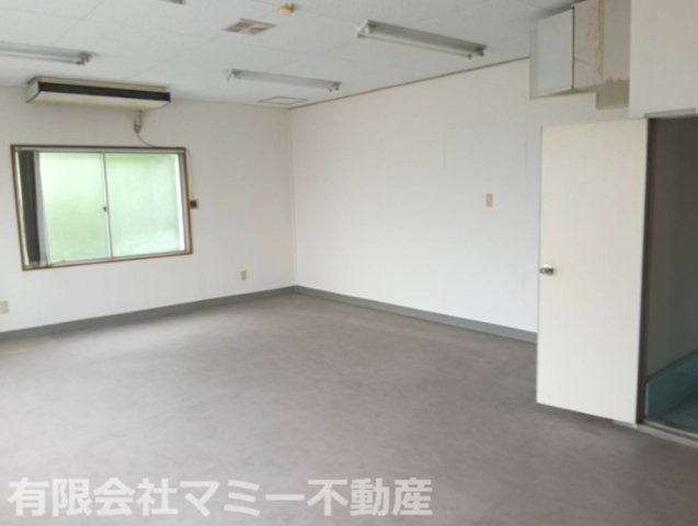 【居間・リビング】 | 津市万町店舗事務所
