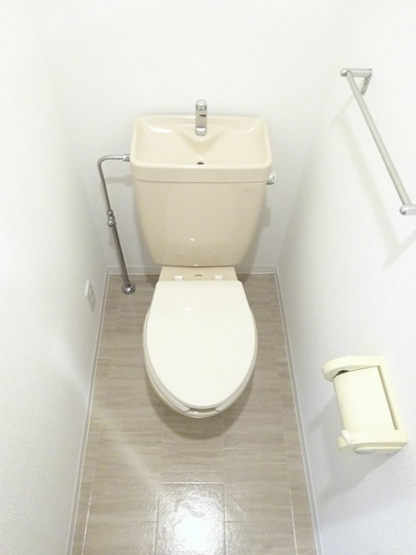 【トイレ】 | ロイヤルアメニティー中板橋 | コンパクトで使いやすいトイレです