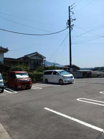 コンフォール弐番館の駐車場|駐車場があります