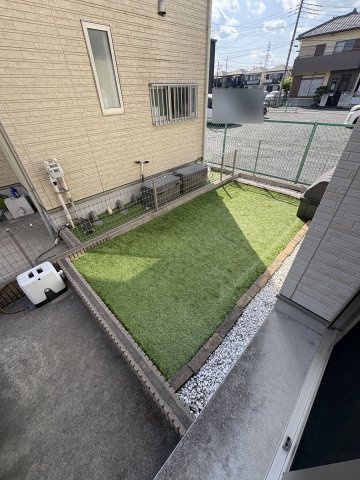 越谷市大里　中古戸建の庭|お庭部分はリフォームで駐車場部分を広げられます