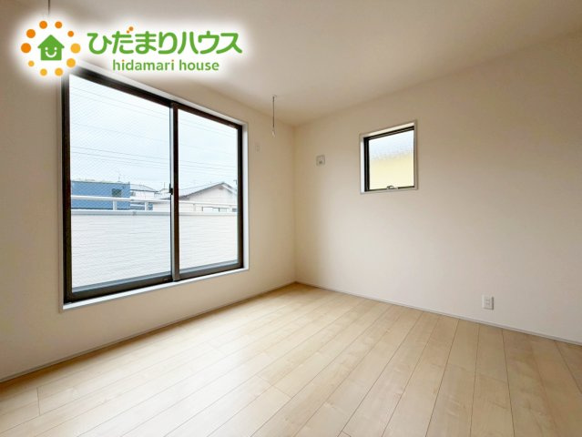 いわき市常磐上湯長谷町第2　新築戸建の洋室|バルコニーに面していて、たっぷり光りの入る明るい主寝室です！