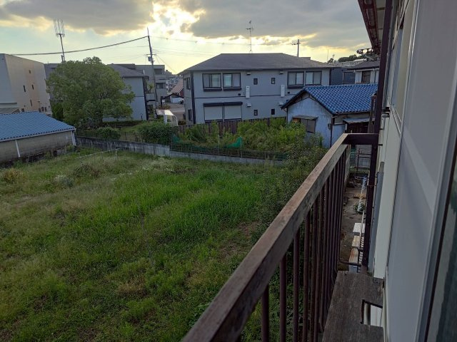 ビスタ岸部ハイツA棟のバルコニー