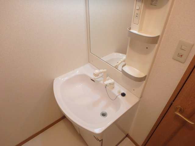 【洗面所】 | グッドヴィレッジ２番館 | 広い洗面スペース