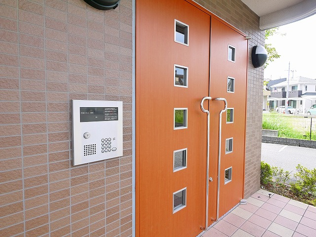 リジェール菅原のエントランス|毎日通るエントランスはこのようになっています