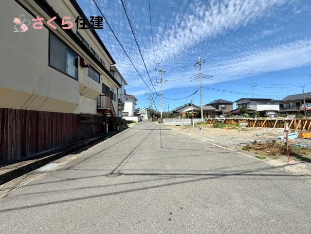 クレイドルガーデン　栃木市箱森町第6　３号棟の前面道路含む現地写真|前面道路南側5.19～7.11ｍ（法42条2項道路）