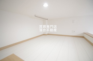 【寝室】 | アイランドフラット | 大型ロフト付き