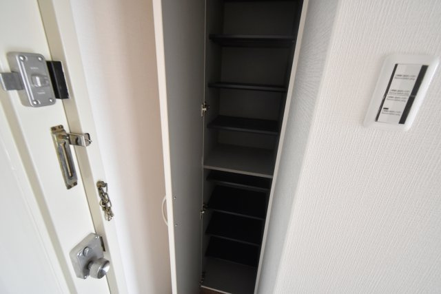 西宮市甲子園八番町の賃貸マンションの収納|シューズBOX