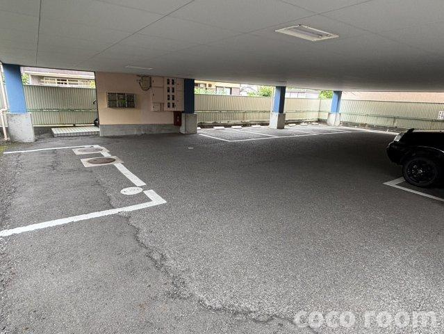 コーポKの駐車場