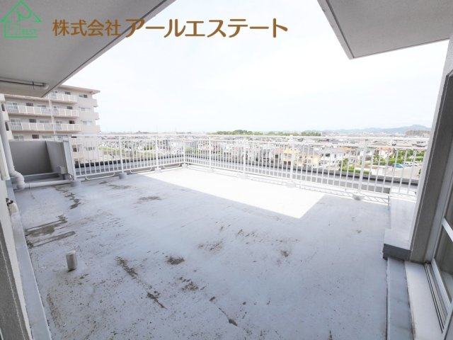 ファミールハイツ加古川壱番館　　山陽電鉄「浜の宮駅」徒歩19分のバルコニー
