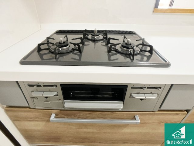 ライオンズマンション東加古川の設備|ダブル高火力Ｓｉセンサー付きコンロ！３口あるので、まとめて料理をする時も大活躍！