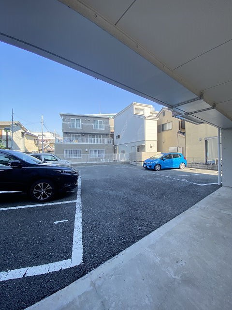 ルー・エーベル常光寺壱番館の駐車場