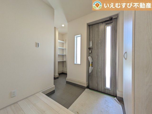 Livele Garden.S　深谷稲荷町北第3の玄関|玄関がいつも片づくシューズインクローゼット
たっぷり入る収納設備で玄関がすっきり綺麗に過ごせると快適ですよね♪