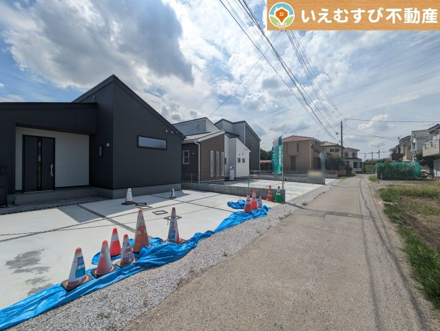 Livele Garden.S　深谷稲荷町北第3の前面道路含む現地写真|充分な広さの4ｍ前面道路
間口が広くお車の出し入れも問題なく行えるスペースが確保されています♪