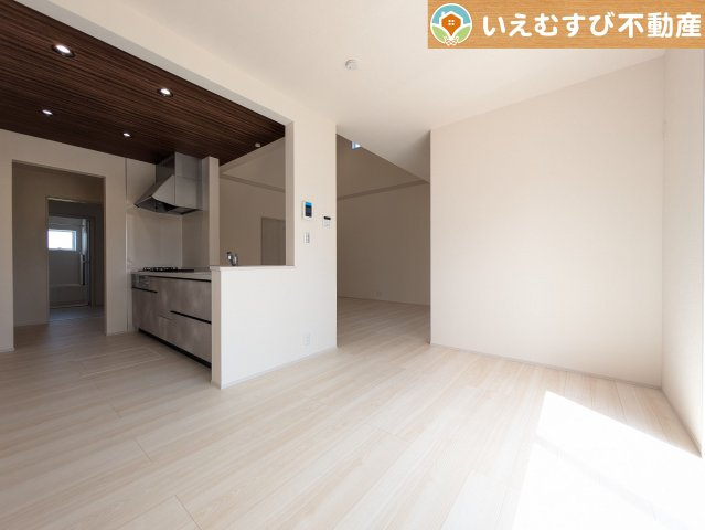Livele Garden.S　深谷稲荷町北第3の居間・リビング|ご家族みんながゆったりくつろげるリビング
ゆとりの空間でくつろいだり遊んだり、家族の時間が楽しみですね♪