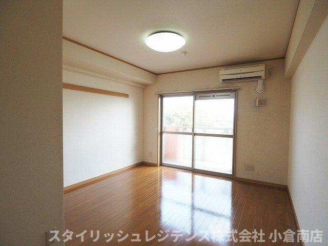 ハミングバード上吉田の寝室|明るい室内です