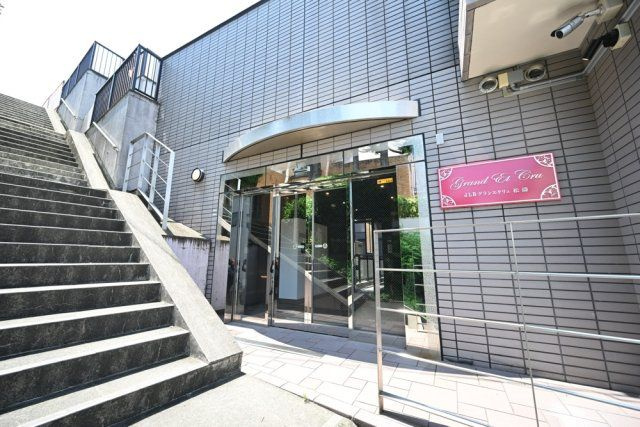 JLBグランエクリュ松濤のエントランス|落ち着いたエントランスです