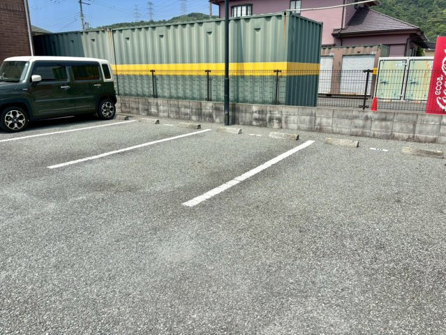 グランドソレーユの駐車場