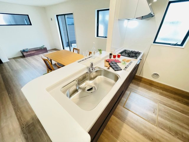 豊田市野見山町　新築分譲住宅　全1棟　1号棟のキッチン|浄水器一体型水栓です。