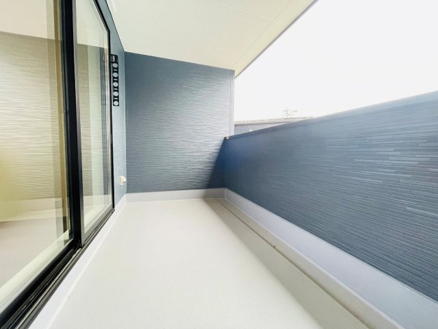 豊田市野見山町　新築分譲住宅　全1棟　1号棟のバルコニー|突然の雨でも安心なインナーバルコニー♪